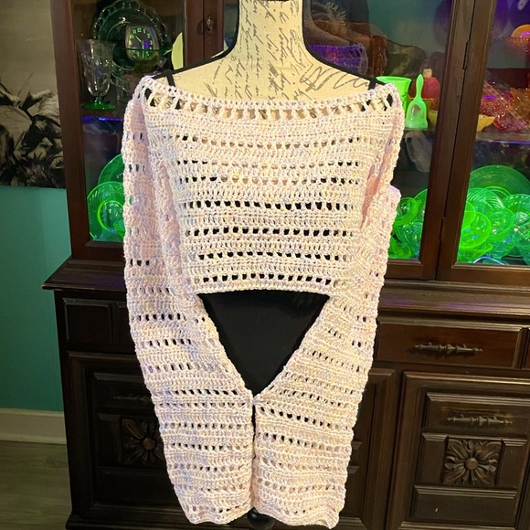 handmade Sweaters - Light pink crop sweater
